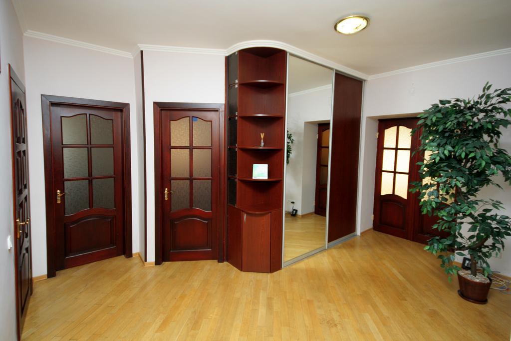 Inn Home Apartments - Livoberezhna Kiev Extérieur photo