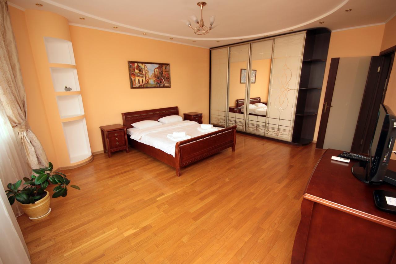 Inn Home Apartments - Livoberezhna Kiev Extérieur photo